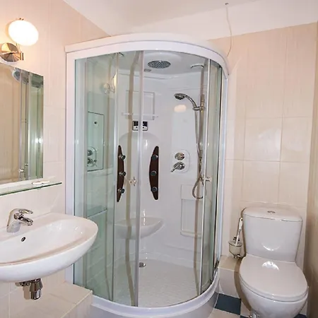 Проживание в семье Aparte Lux *